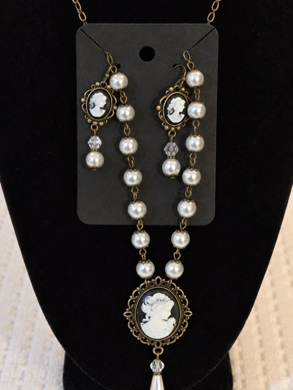 Vintage-Inspired Black and White Cameo Faux Pearl Necklace & Earring Set